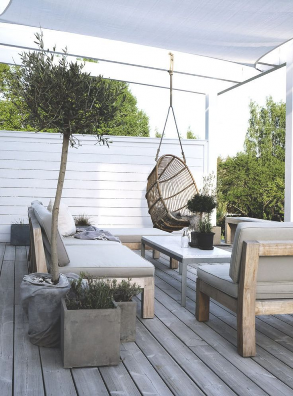 porch painted in white wall color to make it look bigger and more expensive